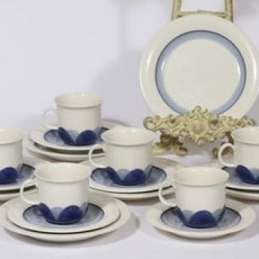 Arabia Arctrica Pudas kahvikupit ja leivoslautaset, sininen, 6 kpl, suunnittelija Inkeri Leivo, serikuva