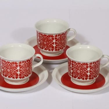 Arabia Tytti kahvikupit, punainen, 3 kpl, suunnittelija Raija Uosikkinen, serikuva