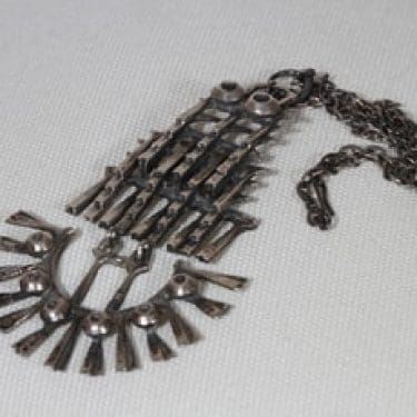 Turun Hopea kaulakoru, hopea, suunnittelija Pentti Sarpaneva, suuri