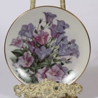 Arabia Romanttinen puutarha koristelautanen, Karpaattienkello, suunnittelija Riikka Hautamäki, Karpaattienkello, serikuva, Karpaattienkello