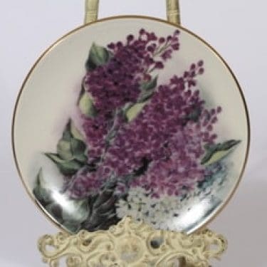 Arabia Romanttinen puutarha koristelautanen, Syreeni, suunnittelija Riikka Hautamäki, Syreeni, serikuva, Syreeni