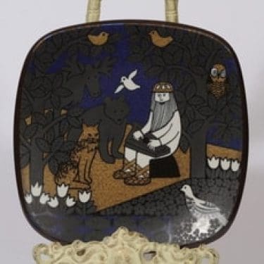 Arabia vuosilautanen, 1999, suunnittelija Raija Uosikkinen, 1999, Kalevala-aihe, 1999