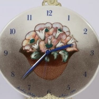 Arabia kello, Aika kukkien, suunnittelija Heljä Liukko-Sundström, Aika kukkien, suuri, Aika kukkien