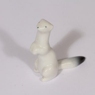 Arabia eläinfiguuri, Lumikko, suunnittelija Raili Eerola, Lumikko, pieni, Lumikko