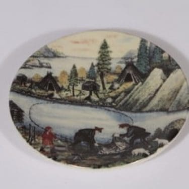 Arabia koristelautanen, Lappalaiset lampaanhoitajina, suunnittelija Andreas Alariesto, Lappalaiset lampaanhoitajina, pieni, Lappalaiset lampaanhoitajina