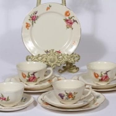 Arabia Kesäkukka kahvikupit ja leivoslautaset, 4 kpl, suunnittelija , siirtokuva, kukka-aihe