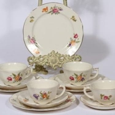 Arabia Kesäkukka kahvikupit ja leivoslautaset, 4 kpl, suunnittelija , siirtokuva, kukka-aihe