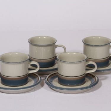 Arabia Uhtua kahvikupit, 4 kpl, suunnittelija Inkeri Leivo, raitakoriste