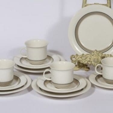 Arabia Arctica Seita kahvikupit ja leivoslautaset, 4 kpl, suunnittelija Raija Uosikkinen, raitakoriste