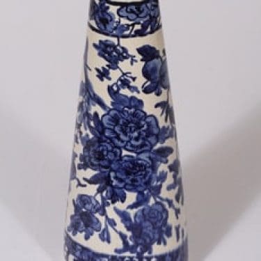 Savitorppa maljakko, käsinmaalattu, suunnittelija Sauli Nordqvist, käsinmaalattu, signeerattu