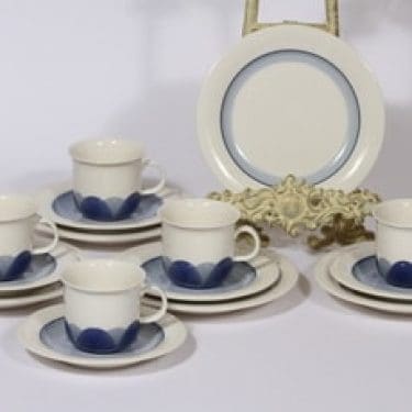 Arabia Arctica Pudas kahvikupit ja lautaset, sininen, 5 kpl, suunnittelija Inkeri Leivo, serikuva