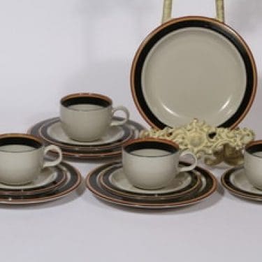 Arabia Reimari kahvikupit ja lautaset, 4 kpl, suunnittelija Inkeri Leivo, raitakoriste
