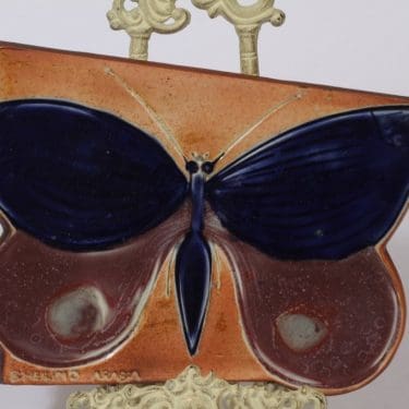 Arabia B seinälaatta, käsinmaalattu, suunnittelija Brita Heilimo, käsinmaalattu