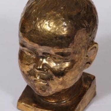 Savitorppa patsas, Ilkka-pää, suunnittelija Kauko Forsvik, Ilkka-pää, signeerattu, käsinmuotoiltu, kullattu