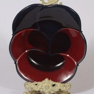 Arabia koristelautanen, Violetta, suunnittelija Birger Kaipiainen, Violetta, suuri