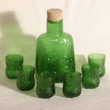 Nuutajärvi Fauna karahvi ja snapsilasit, vihreä, 6 kpl, suunnittelija Oiva Toikka,