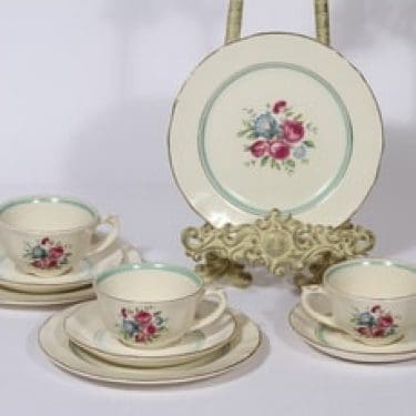 Arabia Tellervo kahvikupit ja lautaset, 3 kpl, suunnittelija , siirtokuva, kukka-aihe