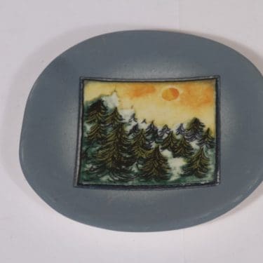 Arabia koristelaatta, suunnittelija Heljä Liukko-Sundström, pieni, serikuva