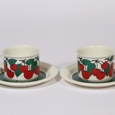 Arabia Kirsikka teekupit, 2 kpl, suunnittelija Inkeri Seppälä, serikuva, retro