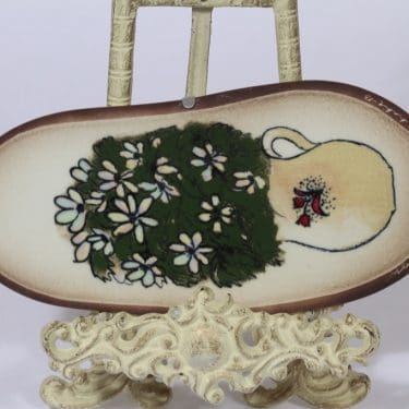 Arabia koristelaatta, Valkovuokot, suunnittelija Heljä Liukko-Sundström, Valkovuokot, serikuva