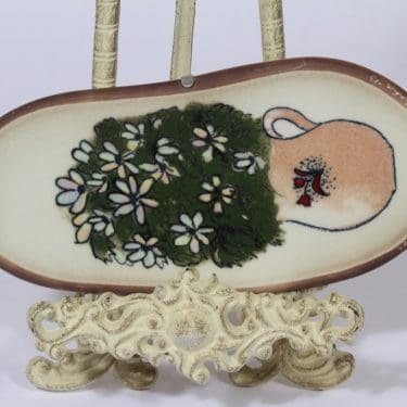 Arabia koristelaatta, Valkovuokot, suunnittelija Heljä Liukko-Sundström, Valkovuokot, serikuva