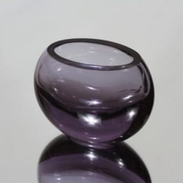 Iittala 3304 taidelasi, ametisti, suunnittelija Tapio Wirkkala, pieni, signeerattu