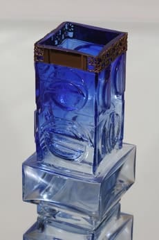 Turun Hopea 1012/S maljakko, sininen|kirkas, suunnittelija Pentti Sarpaneva, pronssivanne