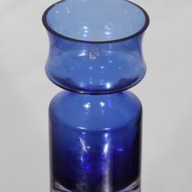 Riihimäen lasi Ruusu maljakko, sininen, suunnittelija Tamara Aladin,