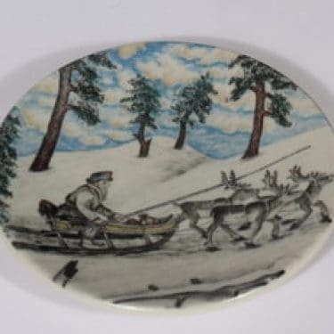 Arabia koristelautanen, Porovaljakko, suunnittelija Andreas Alariesto, Porovaljakko