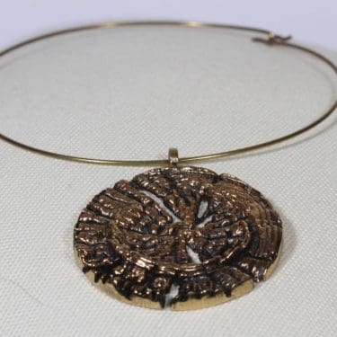 Turun hopea 3168 kaulakoru, Auringonkehrä, suunnittelija Pentti Sarpaneva, Auringonkehrä