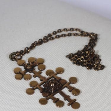 Turun hopea 3017 kaulakoru, Lehti, suunnittelija Pentti Sarpaneva, Lehti