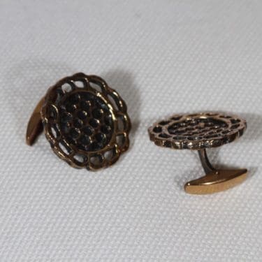 Turun hopea kalvosinnapit, Pitsi, suunnittelija Pentti Sarpaneva, Pitsi