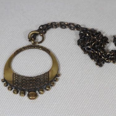 Turun hopea 3043 kaulakoru, Lehti, suunnittelija Pentti Sarpaneva, Lehti