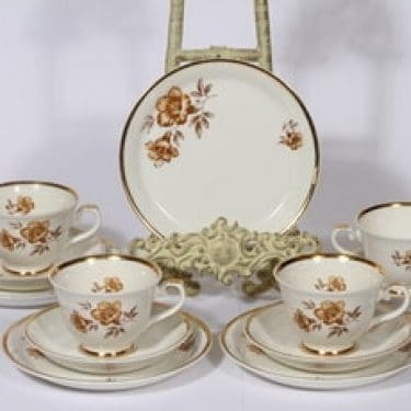 Arabia Myrna kahvikupit ja lautaset, 4 kpl, suunnittelija Olga Osol, serikuva