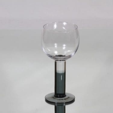 Nuutajärvi Mondo viinilasi, 24 cl, suunnittelija Kerttu Nurminen, 24 cl