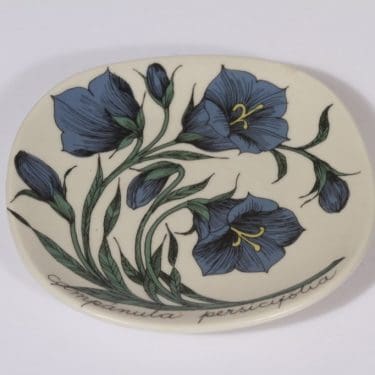 Arabia Botanica seinälautanen, Kurjenkello, suunnittelija , Kurjenkello, pieni, serikuva