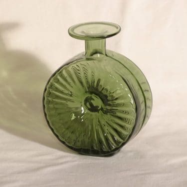 Riihimäen lasi Aurinkopullo koristepullo, vihreä, suunnittelija Helena Tynell, sävy V