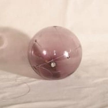 Iittala Aurinkopallo taidelasi, lila, suunnittelija Timo Sarpaneva,