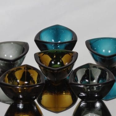Nuutajärvi Häränsilmä tuhka-astia, eri värejä, 6 kpl, suunnittelija Kaj Franck,