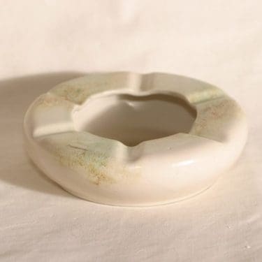 Kupittaan savi tuhka-astia, suunnittelija ,