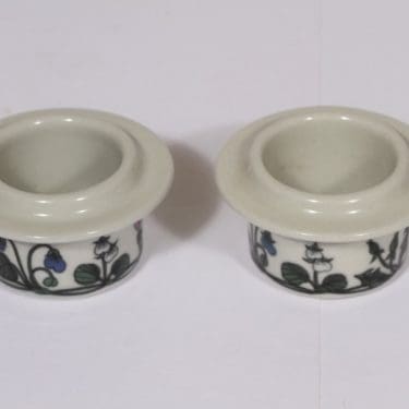 Arabia Flora munakupit, 2 kpl, suunnittelija Esteri Tomula, serikuva, kukka-aihe