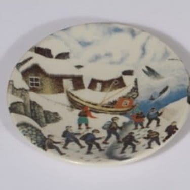 Arabia koristelautanen, Suomalaiset valaita katsomassa, suunnittelija Andreas Alariesto, Suomalaiset valaita katsomassa, serikuva, naivismi, Lappi-aihe