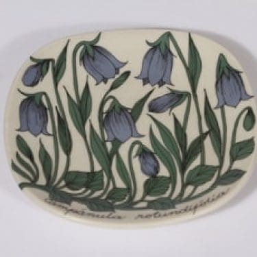 Arabia Botanica koristelautanen, Kissankello, suunnittelija Esteri Tomula, Kissankello, pieni, serikuva