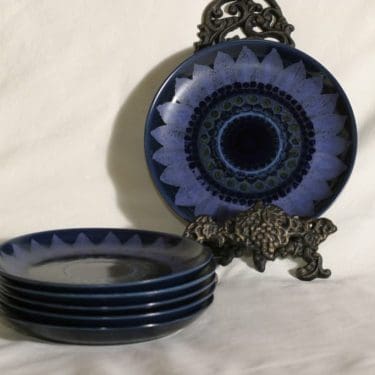 Arabia Kuutamo lautaset, käsinmaalattu, 2 kpl, suunnittelija Hilkka-Liisa Ahola, käsinmaalattu