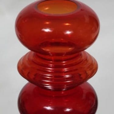 Riihimäen lasi Tiimalasi maljakko, rubiininpunainen, suunnittelija Nanny Still,