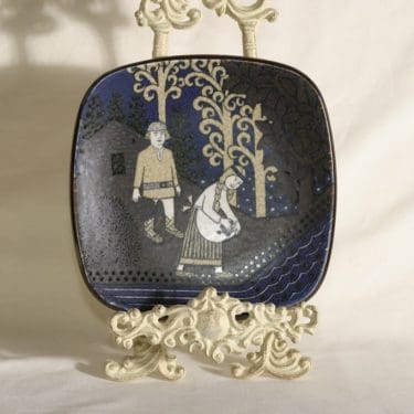 Arabia Kalevala vuosilautanen, 1990, suunnittelija Raija Uosikkinen, 1990