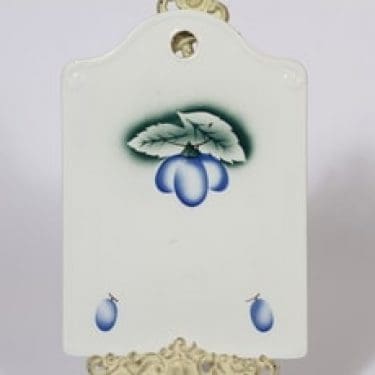 Arabia Luumu talouslevy, suunnittelija , puhalluskoriste