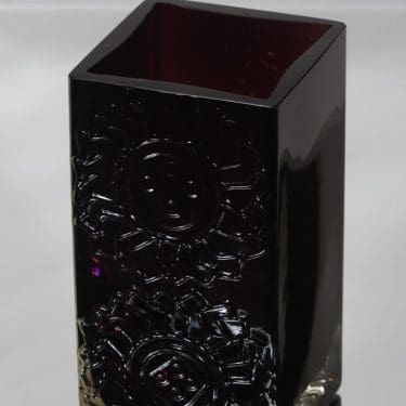 Riihimäen lasi Lucullus maljakko, lila, suunnittelija Nanny Still, massiivinen