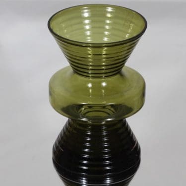 Riihimäen lasi Tiimalasi maljakko, oliivinvihreä, suunnittelija Nanny Still,
