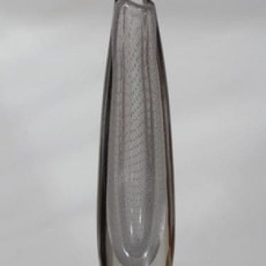 Nuutajärvi Morsiushuntu taide-esine, happosigneerattu, suunnittelija Gunnel Nyman, happosigneerattu, himmennetty, piikkimuotti